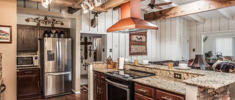 إستديو (4 Bedrooms) | وسائل الراحة في المنشأة