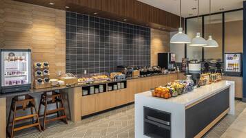 TĂ€gliches inbegriffenes kontinentales FrĂŒhstĂŒck