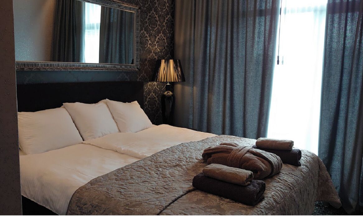 2 slaapkamers, een bureau, een strijkplank/strijkijzer, wifi