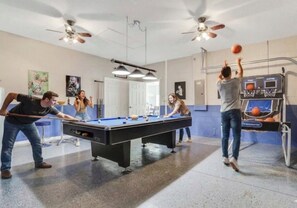 Game room - Modern 5-Bedroom Villa with secluded Pool & Games Room only 10 miles from Disney (Kissimmee)