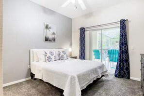 5 Schlafzimmer, Schreibtisch, Bügeleisen/Bügelbrett, Reisekinderbett