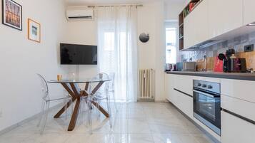 KĂŒhlschrank, Mikrowelle, Ofen, GeschirrspĂŒler