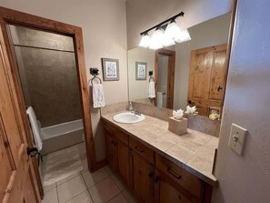 Vasca, asciugacapelli, asciugamani