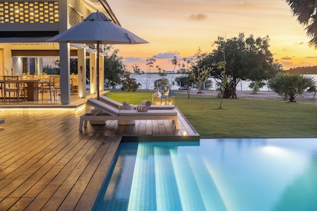 Outdoor pool, open 7:00 AM to 7:00 PM, pool umbrellas, sun loungers. Koddukalpitiya