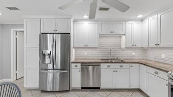 獨棟房屋, 多張床, 可使用泳池, 泳池景觀 | 私人廚房 | 電冰箱、微波爐、烤箱、爐台