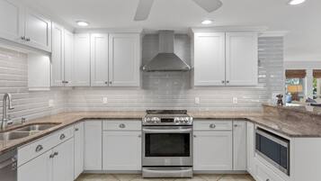 House, Multiple Beds, Pool Access, Pool View | Private kitchen | Fridge, microwave, oven, stovetop