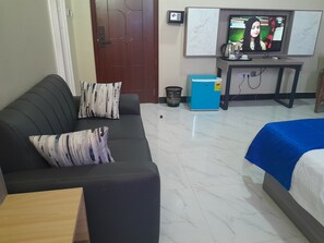 Minibar, desk, laptop workspace, free WiFi - VEGAS LUXURY HOTEL (Dar es Salaam)