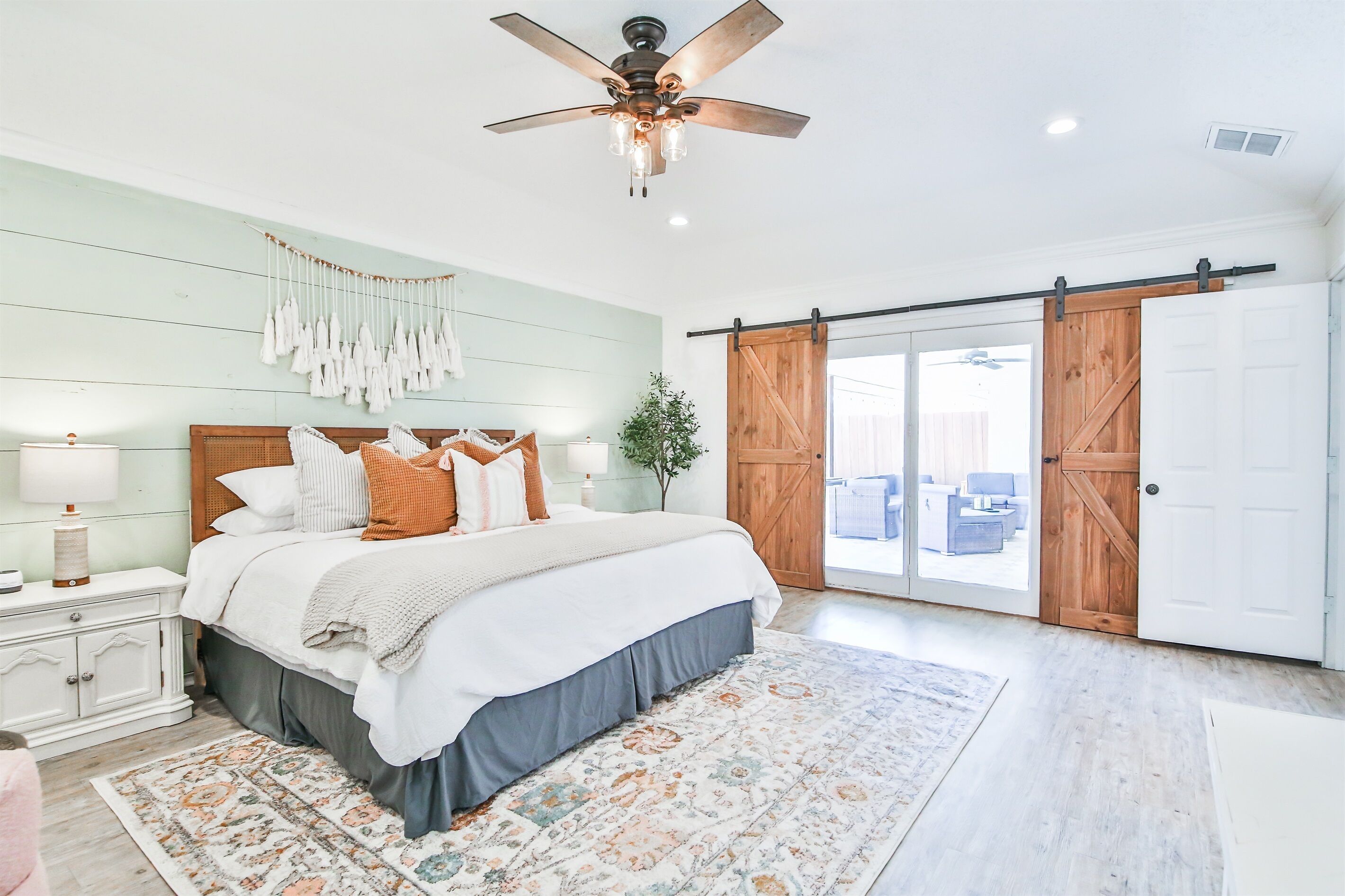 3 habitaciones, tabla de planchar con plancha, cuna de viaje y wifi 