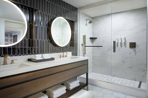 Executive Suite, 1 Bedroom | Bathroom