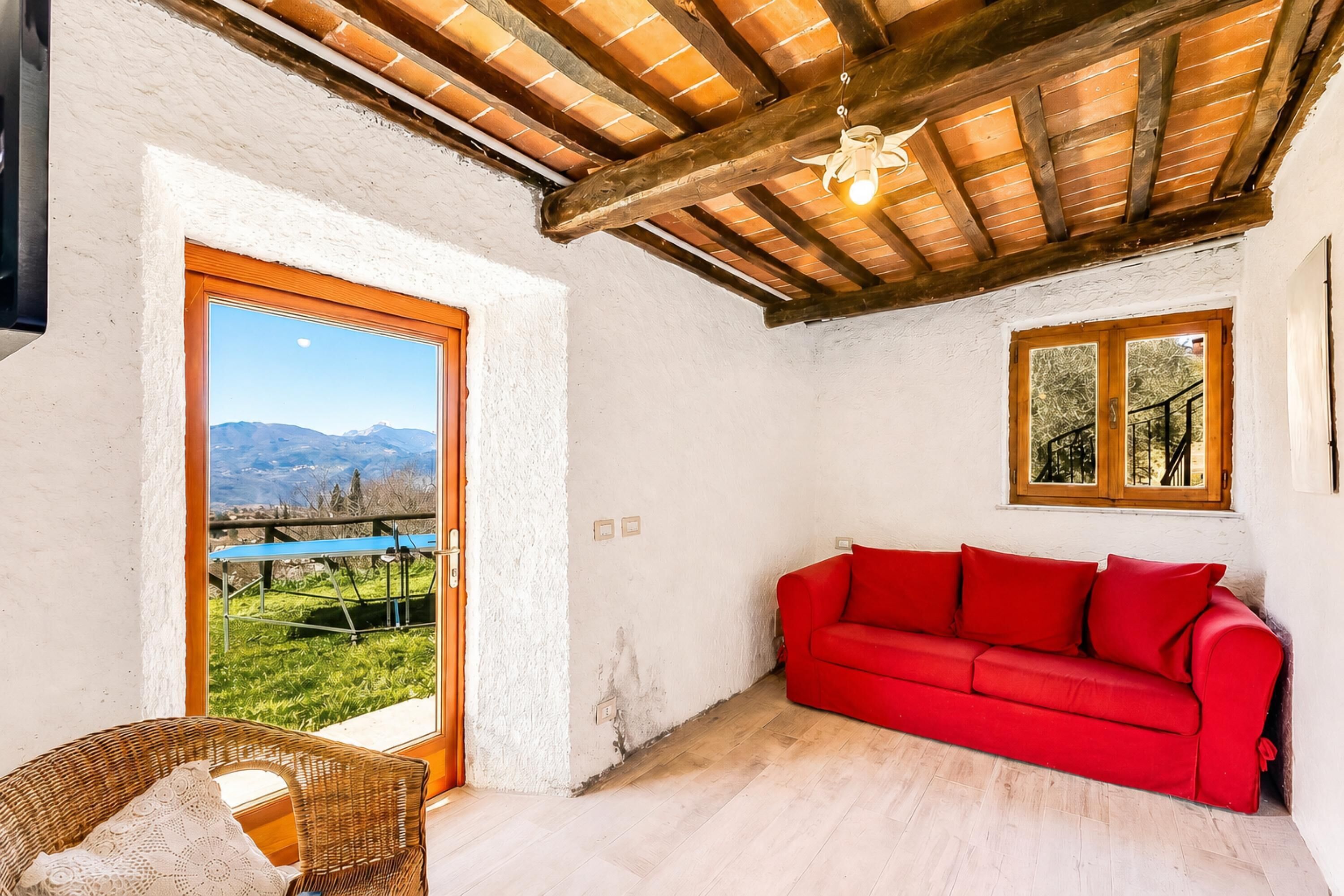 Standard House, 2 Bedrooms, 2 Bathrooms (Family Friendly Rosa House Amazing) | Living area