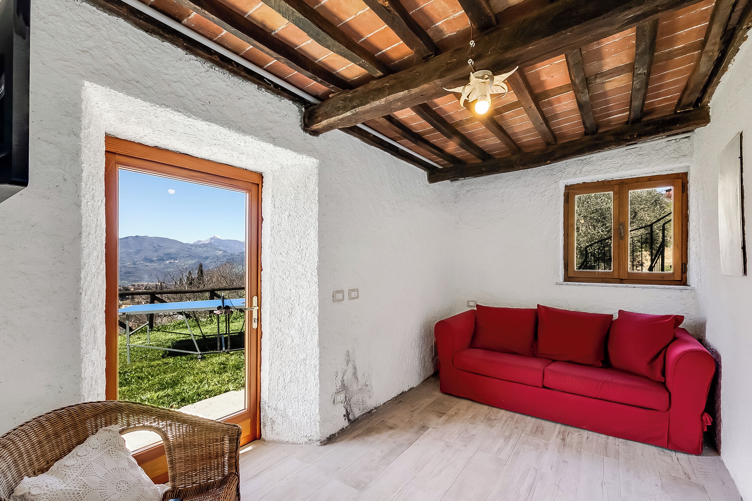 TV a schermo piatto 21 pollici con canali via cavo