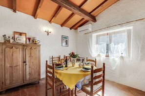 Casa estándar, varias habitaciones, 2 baños (Family Friendly Rosa House Amazing) | Restauración