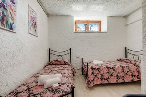 スタンダード ハウス ベッドルーム (複数) 2 バスルーム (Family Friendly Rosa House Amazing) | 2 室のベッドルーム、アイロン / アイロン台、WiFi (無料)、ベッドシーツ