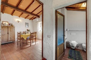 Standard House, Multiple Bedrooms, 2 Bathrooms (Family Friendly Rosa House Amazing) | Bathroom