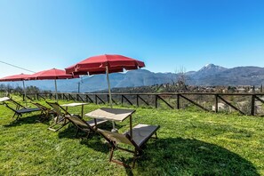 Standard House, Multiple Bedrooms, 2 Bathrooms (Family Friendly Rosa House Amazing) | Outdoor dining