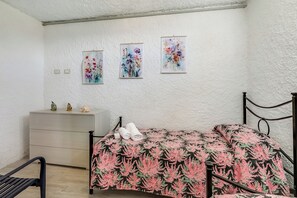 Hus – standard, flere soverom, 2 bad (Family Friendly Rosa House Amazing) | 2 soverom, strykejern/-brett, wi-fi (inkludert) og sengetøy