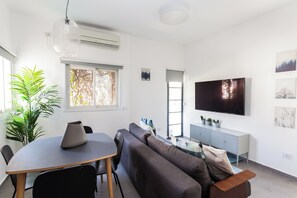 City Apartment | Living area | 40-inch TV with digital channels - Rothschild Blvd 73 (Tel Aviv)