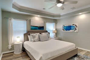 Casa, varias camas, patio, vista al jardín | 3 habitaciones, decoración personalizada y muebles diferentes
