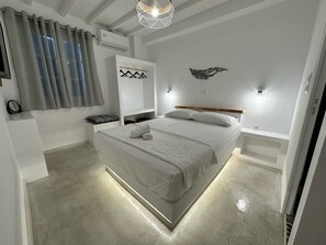 Superior Apartment | 2 bedrooms, iron/ironing board, free WiFi