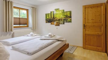 2 bedrooms, travel crib, WiFi, bed sheets