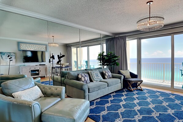 Condo, Plusieurs lits, balcon, vue sur l’océan | Aire de séjour | Téléviseur de 50 po avec télévision numérique