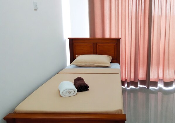 2 Schlafzimmer, Bügeleisen/Bügelbrett, Bettwäsche