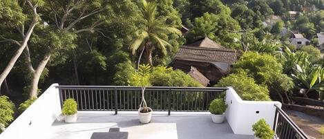 屋外ダイニングエリア