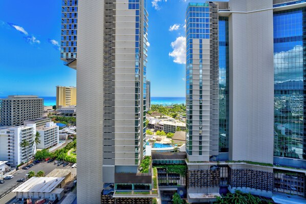 Exterior - Ocean View 1 BDRM Condo w/AC/Washer and Dryer/Parking Included! (Honolulu)