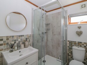 Shower - Three Views Lodge (Torpoint)