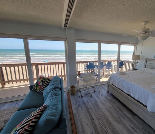 Beachfront Condo with Wrap-Around Balcony, Pool & Pickleball