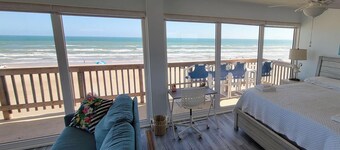 Beachfront Condo with Wrap-Around Balcony, Pool & Pickleball