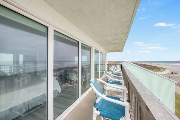 Property grounds - Beachfront Condo with Wrap-Around Balcony, Pool & Pickleball (Corpus Christi)