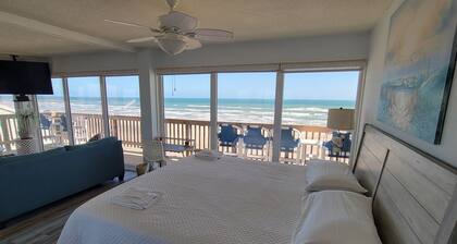 Beachfront Condo with Wrap-Around Balcony, Pool & Pickleball