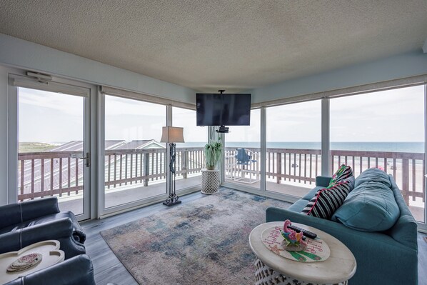 TV - Beachfront Condo with Wrap-Around Balcony, Pool & Pickleball (Corpus Christi)