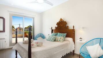 فيلا عائلية | 4 عدّة غرف نوم ومكواة/لوح كي وواي فاي مجانًا وملاءات أسرّة