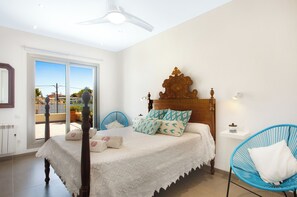 Family Villa | 4 bedrooms, iron/ironing board, free WiFi, bed sheets