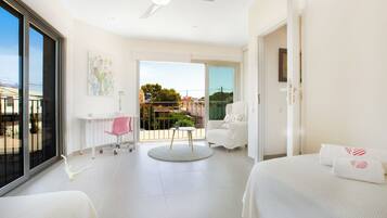 فيلا عائلية | 4 عدّة غرف نوم ومكواة/لوح كي وواي فاي مجانًا وملاءات أسرّة