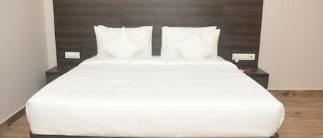 Deluxe Room | 1 bedroom, soundproofing, rollaway beds, free WiFi