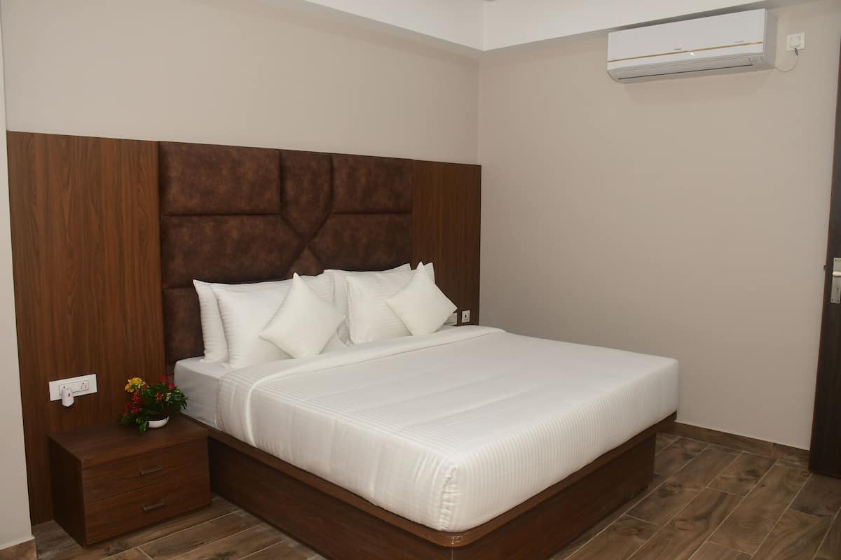 Suite | 1 bedroom, soundproofing, rollaway beds, free WiFi