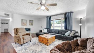 智能电视、电子游戏