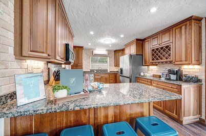 4/2 pool home. Close to Cocoa Village, USSSA, Kennedy Space Center, Cocoa Beach