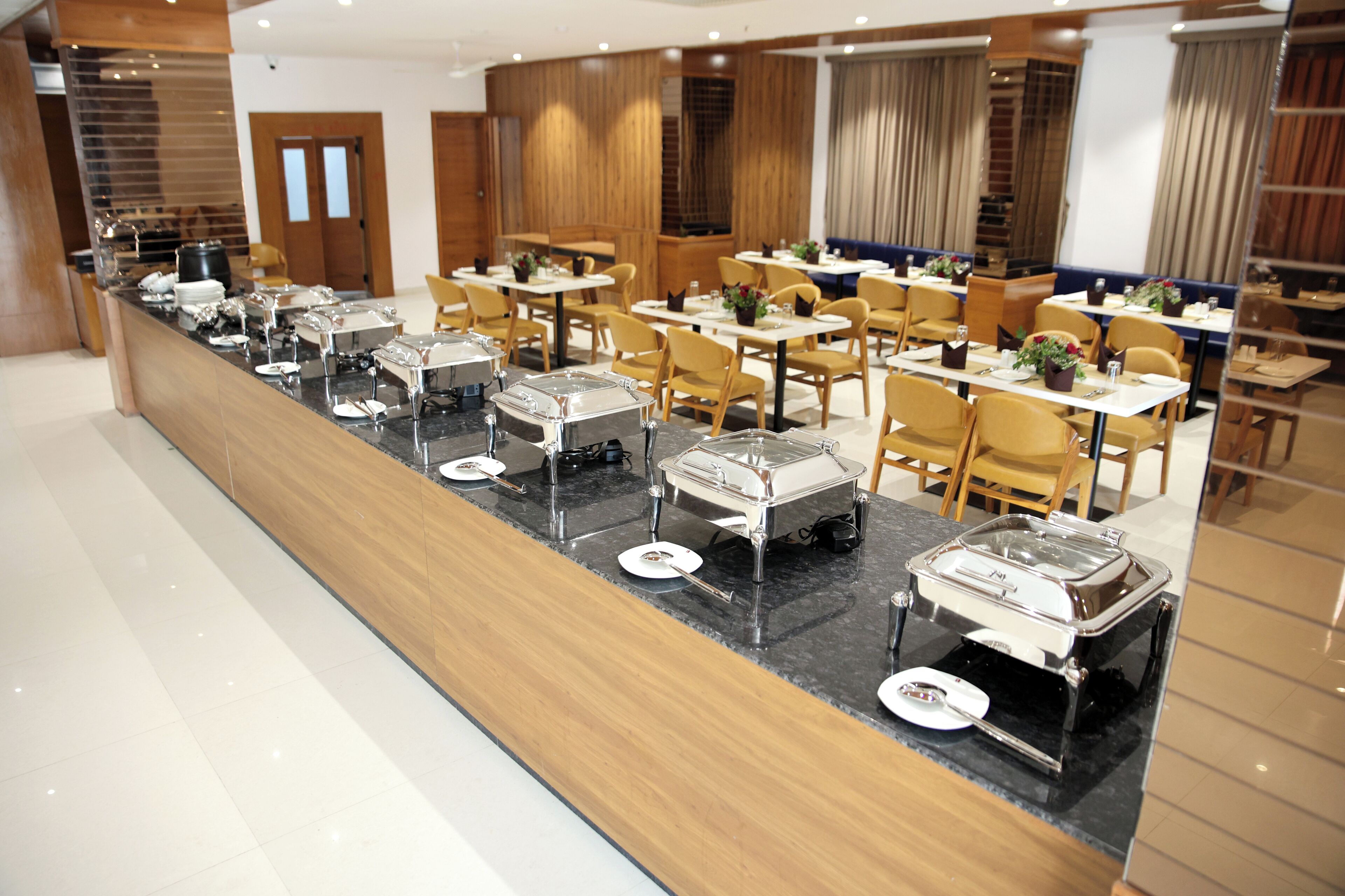 Bữa sáng buffet hàng ngày với phụ phí nhỏ 