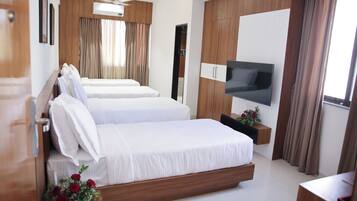 Family Room | Soundproofing, free WiFi, bed sheets