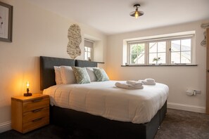 1 bedroom, iron/ironing board, travel cot, Internet