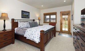 3 habitaciones, tabla de planchar con plancha, internet y ropa de cama 