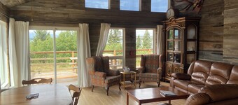 A cozy house with beautiful views minute’s from Glacier National Park.