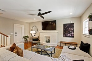 صورة غير مصنفة، 3 من 16، زرّ