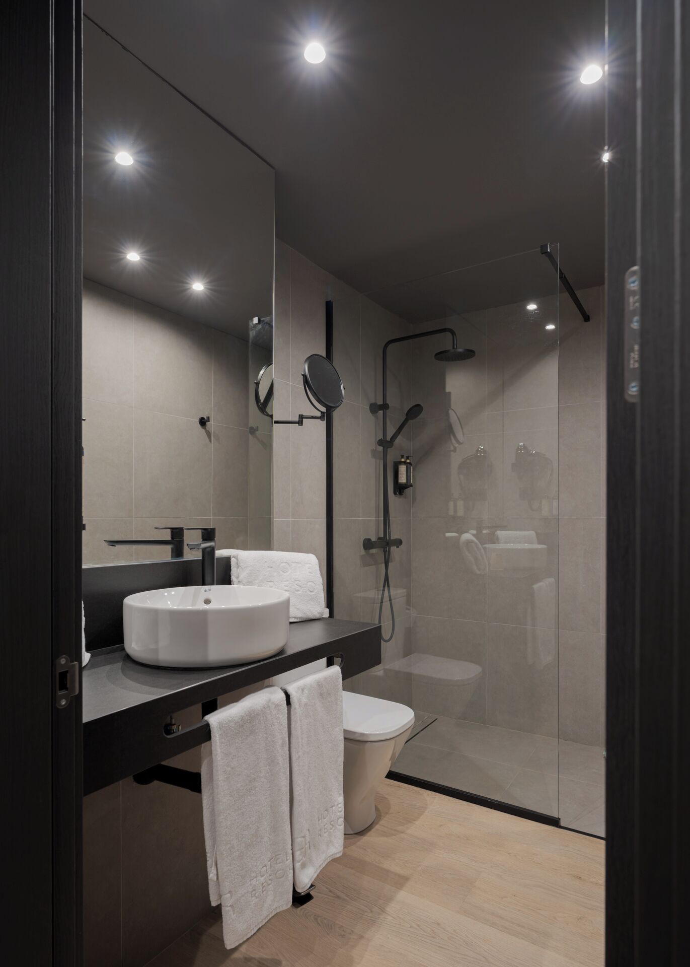 Dusche, Regendusche, Haartrockner, Handtücher