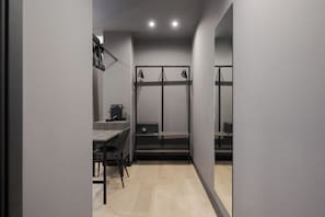 1 chambre, minibar, coffres-forts dans les chambres, bureau