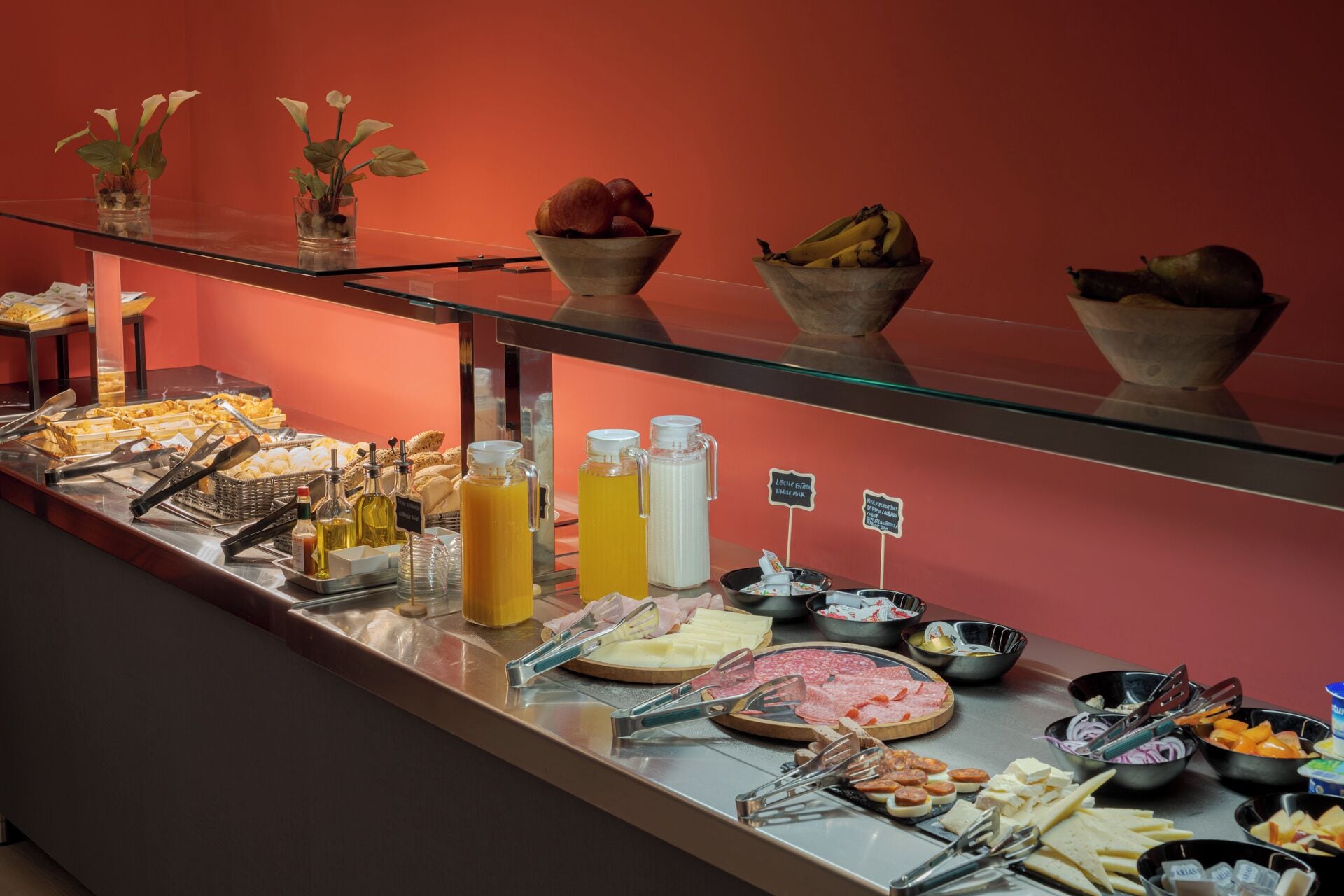 Tägliches Frühstücksbuffet gegen Gebühr